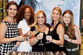 Patrícia, Isabel, Susana, Bárbara e Marina brindam à nova coleção da Swarovski em festa no Rio. - BRUNO RYFER