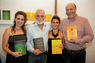 Em Curitiba, o mestre DeRose e Joris Marengo recebem as autoras Gabriela Santermer e Yael Barcesat em lançamento literário. - CARLOS GOMES, CLEBER PASSUS, DANIELA SALTON, DÊNIO SIMÕES, EDUARDO BETINARDI, ESTÉFANO LESSA, LINCOLN IFF, NAIDERON JR, RONNY CAJANGO