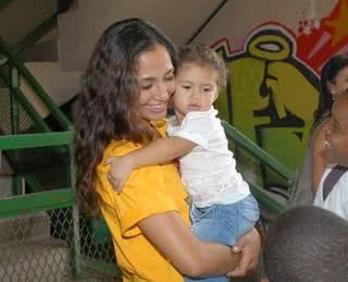 Camila Pitanga e a pequena Antonia - Tony Andrade e Thiago Andrade/AgNews