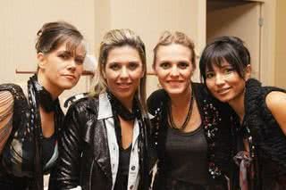 Elizabeth Mello, Ana Rocha, Bertille Koehler e Renata Otsuka, do International School of Curitiba, em desfile beneficente da instituição no Hotel Crowne Plaza. - CHICO BRANDÃO, LÁZARO MEDEIROS, LEONARDO TELES, LIANE NEVES, LINCOLN IFF, LORENZO FABRI, LULU PINHEIRO, MAURO CAMPOS E SYMONE MAGALHÃES