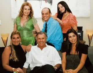 Joyce Cavalccante, de verde, vai à festa para Orlando Chiquetto na casa de Cindy Austin, SP, com Lee e Wilson Fittipaldi Jr. e Mara Bastos. - ANDRÉ VICENTE, CHRISTIAN PARENTE , DENISE ANDRADE, EMERSON ANDRADE, FELIPE ABE, JANETE LONGO, MÁRCIA SAHB E WALDEMIR FILETTI