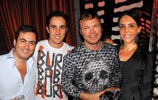 Giuliano de Luca, da Pink Elephant, com os DJs Marco Hanna e Pete Tong, ao lado da arquiteta Raquel Silveira, SP. - ANDRÉ VICENTE, FERNANDO TORRES, FLAVIO MARTINS, LILIANE DAQUINO, MARIA CLARA DINIZ, PATRÍCIA DE FREITAS, PETRÔNIO CINIQUE, RODRIGO TREVISAN E WELLINGTON NEMETH