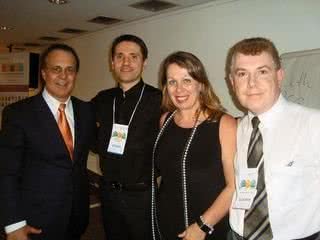 O médico Lair Ribeiro, o professor Maurício Pupo, a diretora técnica Maria Alice Marques e o farmacêutico Melson Maurício Júnior ministram palestra em SP. - ANDRÉ VICENTE, FERNANDO TORRES, FLAVIO MARTINS, LILIANE DAQUINO, MARIA CLARA DINIZ, PATRÍCIA DE FREITAS, PETRÔNIO CINIQUE, RODRIGO TREVISAN E WELLINGTON NEMETH