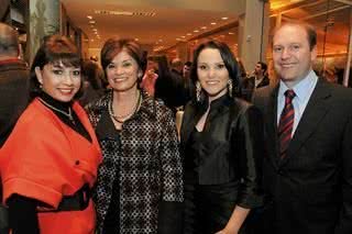 Em Curitiba (PR), Zilda Fraletti, do Núcleo Paranaense de Decoração, e a decoradora Yara Mendes prestigiam a inauguração da loja Todeschini, de Loizane e Clair Milani. - ALESSANDRA GERZOSCHKOWITZ, DANIEL NAKAMURA, GERSON LIMA, IVAN FARIA, JOÃO PASSOS / BRASIL FOTOPRESS