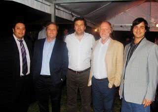 Thiago Brasil e Bruno Bomeny, do WTC Business Club, ladeiam os primos João e Tomás Roquette e David Baverstock em evento no Cons. Geral de Portugal em SP. - ANITA PEARSON, BOB GONÇALVES, EDGAR DE SOUZA, MARRI NOGUEIRA E CRISTIANO SÉRGIO, MAURO CAMPOS, RAMON GONÇALVES, TELMO XIMENES