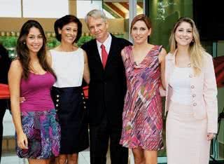 Gabriela Brepohl festeja com os pais, Margareth e Dieter, e as irmãs Cristiane e Marianne a nova clínica da família, Lapinha Spa, em Lapa. - DÊNIO SIMÕES, DIEGO PISANTE, GUGU GARCIA, GUILHERME PUPO, JADER DA ROCHA, RONNY CAJANGO