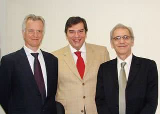 Marc Peltot, cônsul-geral adjunto da França em SP, na assinatura de convênio entre Luiz Flávio Borges D'Urso, pres. da OAB-SP, e Maurice Nahory, da Aliança Francesa, SP. - CELINA GERMER, CAROLINA BRUNETTO, CELSO RODRIGUEZ, GELSE MONTESSO, JAIME SANTIAGO, NATHALIE ANHAIA, NATHALIE COLAS, NINA JACOB, RENATO GUTIERREZ