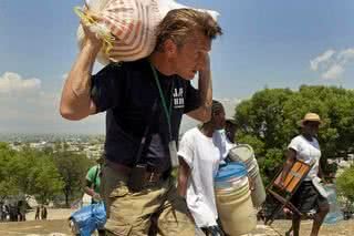 Sean Penn: Ajuda aos haitianos - CITYFILES