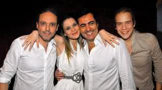 O casal Marcio Camargo e Gabriela Vianna e Giuliano de Luca celebram os 27 anos do sócio da Pink Elephant Cássio Gerbara, em São Paulo. - ALESSIA GAMMAROTA, CARLOS CHAVES, DANIELLY GARCIA, MARCOS SANTI, MIDORI DE LUCCA, MILAN STUDIO, RODRIGO TREVISAN, SANDRA TACLA E THAÍS FUKASAWA