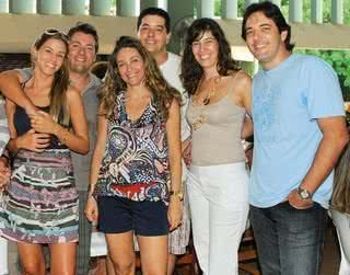 O casal Adriana Balbinotti e Marco Túlio Soares (ao centro) celebra 40 anos com os casais Renata Bezzerra Silva e Gilberto Devitto e Mariângela e Denis Albuquerque. - DANIELLE SOMMER, FERNANDA RODRIGUEZ, GERSON LIMA, GUSTAVO FRONER, GUILHERME PUPO, JULIANY DUARTE, LULA LOPES E MARCIO TREVISAN