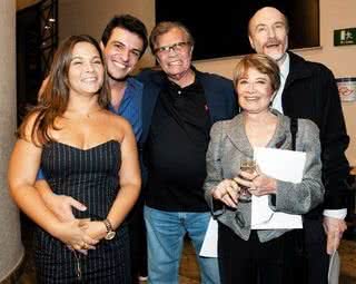 Com a mulher, Betty, o ator recebe Tarcísio Meira e Glória Menezes e Odilon Wagner. - SAMUEL CHAVES/S4 PHOTOPRESS