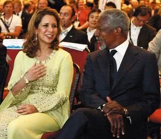 Princesa Haya da Jordânia e Kofi Annan em Dubai - REUTERS