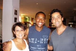 Robinho com Fatima Barbaro, dona do restaurante Dalmo Barbaro, e seu filho, Rafael, no Guarujá, em SP. - ALEX ANASTÁCIO, ANDRÉ VICENTE, DUDU PACHECO, LUCIANA PREZIA, NEY SENNA, RAFAELLA SILVA, RICARDO MASSAKI SHIWAKU E RODRIGO ZORZI