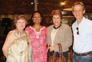 Alice Varandas, do Shopping CasaPark, recebe Eloise Gonsalves, primeira-dama do país caribenho São Vicente e Granadinas, Leda Beirão e Ralph Gehre. - ANDRÉA ZAYTI, ANDRÉ SANCHES, IANO ANDRADE, LUANA PEIXOTO, MAURO AZEVEDO, MICHEL PAZ FRANTZESKI, MICHELE DI FEDERICO, SAULO LUZ E WELL DOS SANTOS