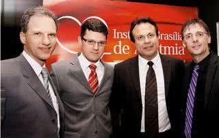 Guilherme Fenelon, pres. da Sociedade Brasileira de Arritmia Cardíaca, com os médicos Benhur Henz, José Roberto Barreto e Luiz Leite no lançamento do Instituto Brasília de Arritmia, no DF. - CARLOS OLÍMPIA, CARLOS TERRA, JAMES MARÇAL, LIANE NEVES/LIANE NEVES FOTOGRAFIA, LINCONL IFF, NÚBIA BOITO, RICARDO GARCIA, RONNY CAJANGO