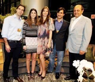 Os casais Andre Wever e Letícia Ruivo e Ana Claudia Viegas e Bruno Bomeny, do WTC Business Club, e Paulo Saad Jafet, VP do Grupo Bandeirantes, na atração da BandSports, em SP. - ABNER SOUZA, ALEX CARVALHO, ANDRÉ VICENTE, FABIO ZANZERI, FLAVIA FUSCO, GILBERTO PRADO, LETÍCIA BERINGHS BARONI, LUCA SCOT, MARCOS RIBA