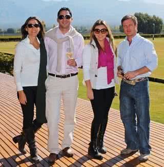 Paola Mastrocolla e Lucas Lowi, da vinícola Terrazas de los Andes, recepcionam Gabriela Moreno, da LVMH, e o enólogo Gustavo Garritano. - ALISSON LOUBACK, ANA COLLA, ANDRÉ RIZZATTO, BÉTE FARIA NICASTRO, CAUE MORENO, FREDERICO SOLDATI, JHVSTUDIO, RODRIGO CANCELA, TADEU BRUNELLI,THYAGO ANDRADE E TONY ANDRADE