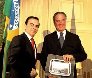 Carlos Ghosn premia Vieira - ÁLVARO TEIXEIRA