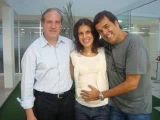 Sócio-diretor do BCU, Sidney Kaláes e o casal Fernanda e Marco Camargo - Divulgação