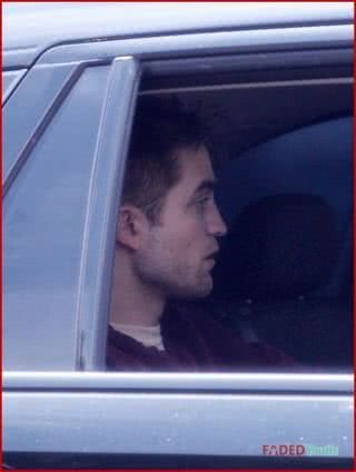 Robert Pattinson aparece com novo visual em Los Angeles - Reprodução / Faded Youth