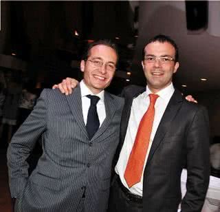 Gianluca Scavuzzo e Marco Novellini, da Novellini, festejam no Espaço Villa Bisutti, em SP. - BRANCA TRUNCHEL, D, D, FERNANDO GODOY, FERNANDO TORRES, RAFAELLA SILVA, RICARDO BAKKER, MARCO PINTO E PAULO VIEIRA