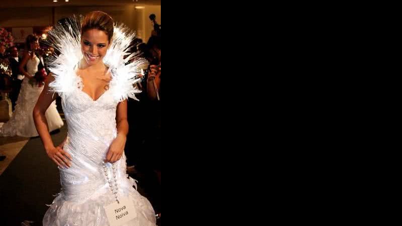 A ex-BBB Fernanda Cardoso desfila vestida de novia na Casar 2010 - Orlando Oliveira/ AgNews