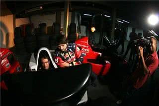 Marcello Antony e Caca Bueno em duelo de video game - Bruno Terena / Red Bull Photofiles