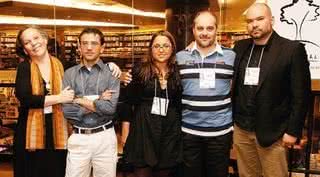 Maria José Rosolino, professora, Ednei Procópio e Simone Mateus, da Giz Editorial, e Luciano Pires e André Vianco, escritores, em evento na Saraiva MegaStore do Shopping Center Norte, SP. - ADRIANA FRANCO, CASSIANO DE SOUZA, MONICA PEGADO, RODRIGO SCHIMIDT E VIVIAN FERNANDEZ