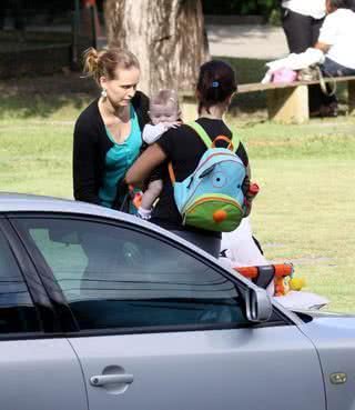 Fernanda Rodrigues leva a filha, Luisa, para passeio no Jardim Botânico - Adilson Lucas / AgNews