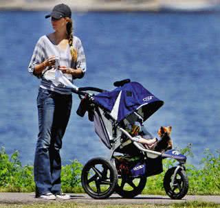 Após ganhar 14 quillos na gravidez, Gisele exibe silhueta de fazer inveja. Dieta balanceada, horário regrado, exercícios e aleitamento contribuem para a perda do peso. - fotos: CityFiles e PAULO FERREIRA