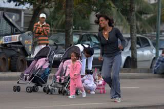 Glória Maria com Laura e Maria - Wallace Barbosa / AgNews