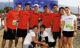 Lucas Janes, Luis Lanfredi, Gabriel Pacca, Diego Fraga, Murillo Lima, Carolina Sá e Isabela Francovig, em pé, e Ana Beatriz Chacur e Tatiana Dugaich, em Maresias, SP. - ADRIANA SILVA, ANA BEATRIZ CHACUR, DUDU PACHECO, FERNANDO GODOY, JOÃO SAL, JUAN GUERRA, JUCA NAS, NICOLA LABATE, OSWALDO GUILHERME, RICARDO RIBES E RODRIGO ZORZI