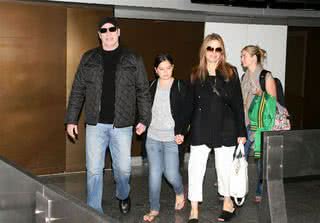 <b>John Travolta</b> chega com a família ao Brasil - Delson Silva e Andre Freitas/AgNews