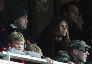 <b>Ayda Field</b> e <b>Robbie Williams</b> durante partida de Arsenal x Manchester United - GettyImages