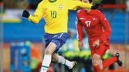 Kaká faz uma de suas famosas arrancadas. - FOTOS: CADU PILOTTO, JAIME BÓRQUEZ, MARTIN GURFEIN, REUTERS E WANDER ROBERTO / INOVAFOTO