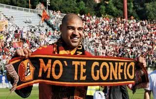 Adriano promete futebol renovado e gols