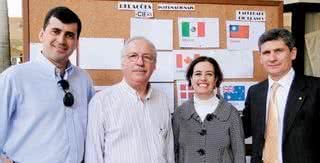 Nas Fac. Integ. Rio Branco, em SP, Francisco Carneiro de Souza, Luiz Carlos Lenza, Cíntia Maria da Silva e Raul Casanova Jr., do Rotary Club de SP, em festa da instituição. - ANDRE VICENTE, BOB SOUSA, BRANCA TUNCHEL, CECÍLIA LELLIS, EUGENIO LUCENA, FABIO RISNIC, KARINA CREDIDIO, SILAS FONSECA E VICTOR SALGADO