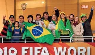 Marcello Novaes, Thomaz Martolio, Marcos Frota, Fernanda Machado e o amado, Marcelo Faustini, Luciano Szafir, Camila Rodrigues, Débora Lyra, Pedro Neschling e sua Vitória Frate e Betty Lago vibram com o Brasil. - FOTOS: CADU PILOTTO, JAIME BÓRQUEZ, MARTIN GURFEIN E WANDER ROBERTO / INOVAFOTO