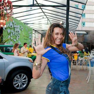 Solange Frazão na torcida pelo Brasil com a CARAS - Caio Guimarães, João Passos/Brasil Fotopress e Samuel Chaves/S4 Photo Press