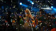 Shakira em sua performance de 'Waka Waka - This Time For America' na abertura da Copa - THOMAS MUKOYA/Reuters