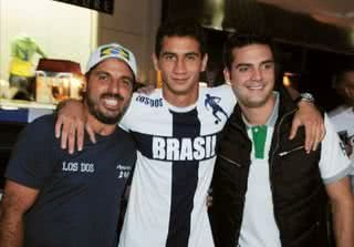 Tico Sahyoun recebe o jogador Ganso e o músico Léo Paiva para assistir ao jogo do Brasil na Los Dos, em SP. - ANA CAROLINA LOPES, MARINA DEIENO, PATRÍCIA TARTARI E ROBERTO VALVERDE