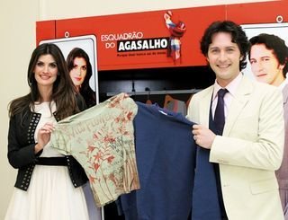 A dupla do SBT Isabella Fiorentino e Arlindo Grund apoia doação de roupas em SP. - ANDRÉ VICENTE, DANI LUQUE, FELIPE PANFILI, LIVIA CLOZEL, MONICA PEGADO, RAQUEL CRISTI E RENATA D'ALMEIDA