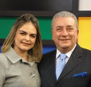 Liliane Ventura fala em nome da Feira de Noivas e Debutantes a Darcio Arruda, do Show +, da Rede TV +, SP. - ALISSON LOUBACK, ANA CAROLINA LOPES, ANDRÉ SCHIRILÓ, ANDRé VICENTE, BETTO SIQUEIRA, LE BUZATO, LORENZO FABRI, MARINA MALHEIROS, NINA JACOBI E RODRIGO ZORZI