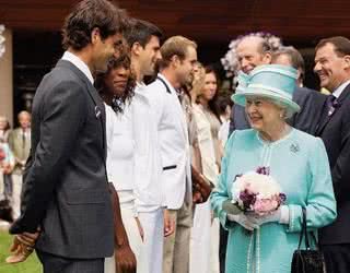 Roger Federer e a rainha Elizabeth II - REUTERS