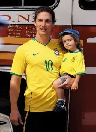 Matt McConaughey e Levi - QUEEN INTERNATIONAL