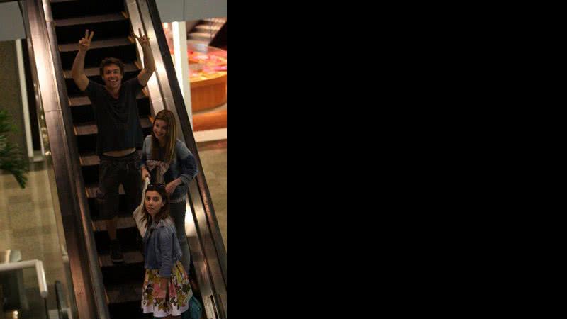 Kayky e Sthefany Brito em passeio por shopping no Rio - Delson Silva / AgNews