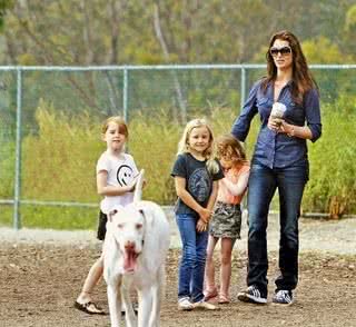 Brooke Shields: mãe - StarTraks