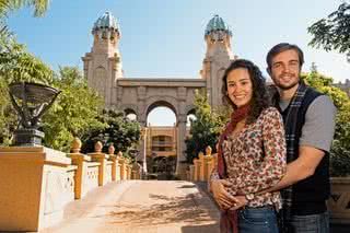 Juntos há dois anos, os atores enaltecem a relação no hotel seis estrelas The Palace, em Sun City. - CADU PILOTTO, WANDER ROBERTO/INOVAFOTO; PRODUÇÃO: CLAUDIO LOBATO; AGRADECIMENTO: CORPOREUM