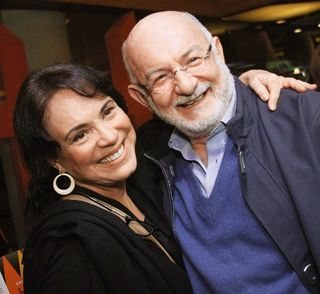 Em SP, Silvio de Abreu e Regina Duarte se encontram no lançamento do livro Onze Peças de Leilah Assumpção, da amiga Leilah Assumpção, ausente. - ANDRÉIA ARBEX, DANILO SORRINO, ENEIDA SIMÕES, FABIO RISNIC, JULIANA CENSI, JULIANA CINTRA, MARCOS RIBAS, PAULO GUIMARÃES, RAFAEL ALMEIDA, SAMUEL CHAVES, THIAGO DAHAS, TIAGO LIMA E WALDEMIR FILLETI