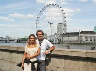 Às margens do Tâmisa, em Londres, com a London Eye ao fundo.